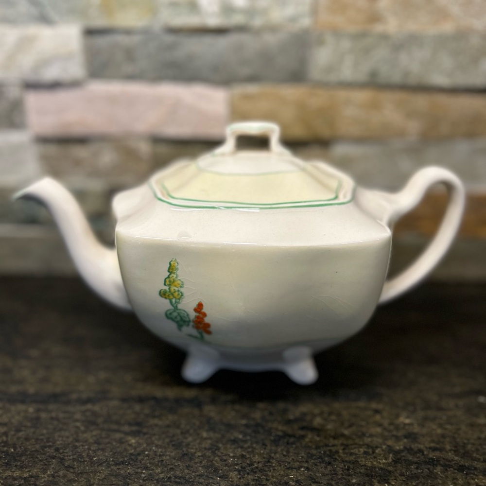 JOHNSON BROTHERS | Vintage PareekTeapot | English Garden Hollyhocks